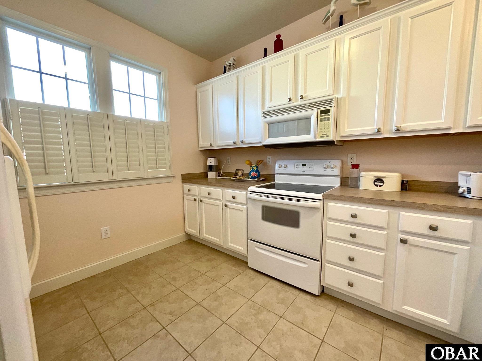 124 Gables Way Kitty Hawk, NC 27949 - Photo 5 of 37 Gallery Image 5