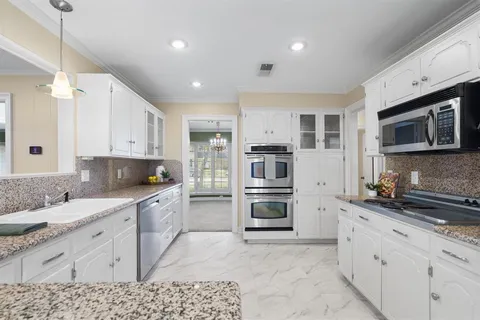 $435,000 | 1604 Oak Meadow Drive, Irving, TX 75061