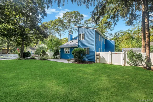 a view of a house with a back yard