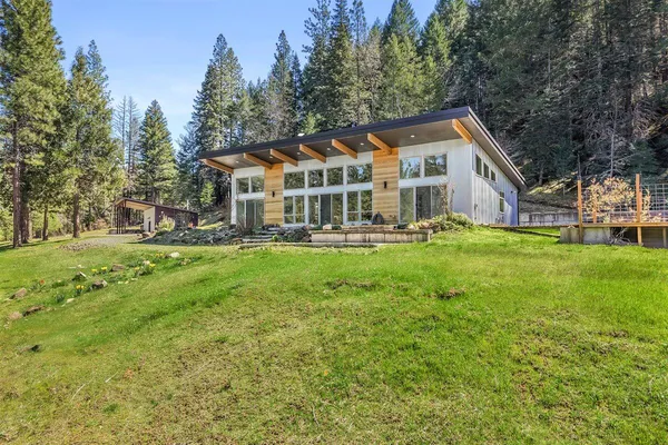 $1,099,900 | 24100 East Evans Creek Road, White City, OR 97503