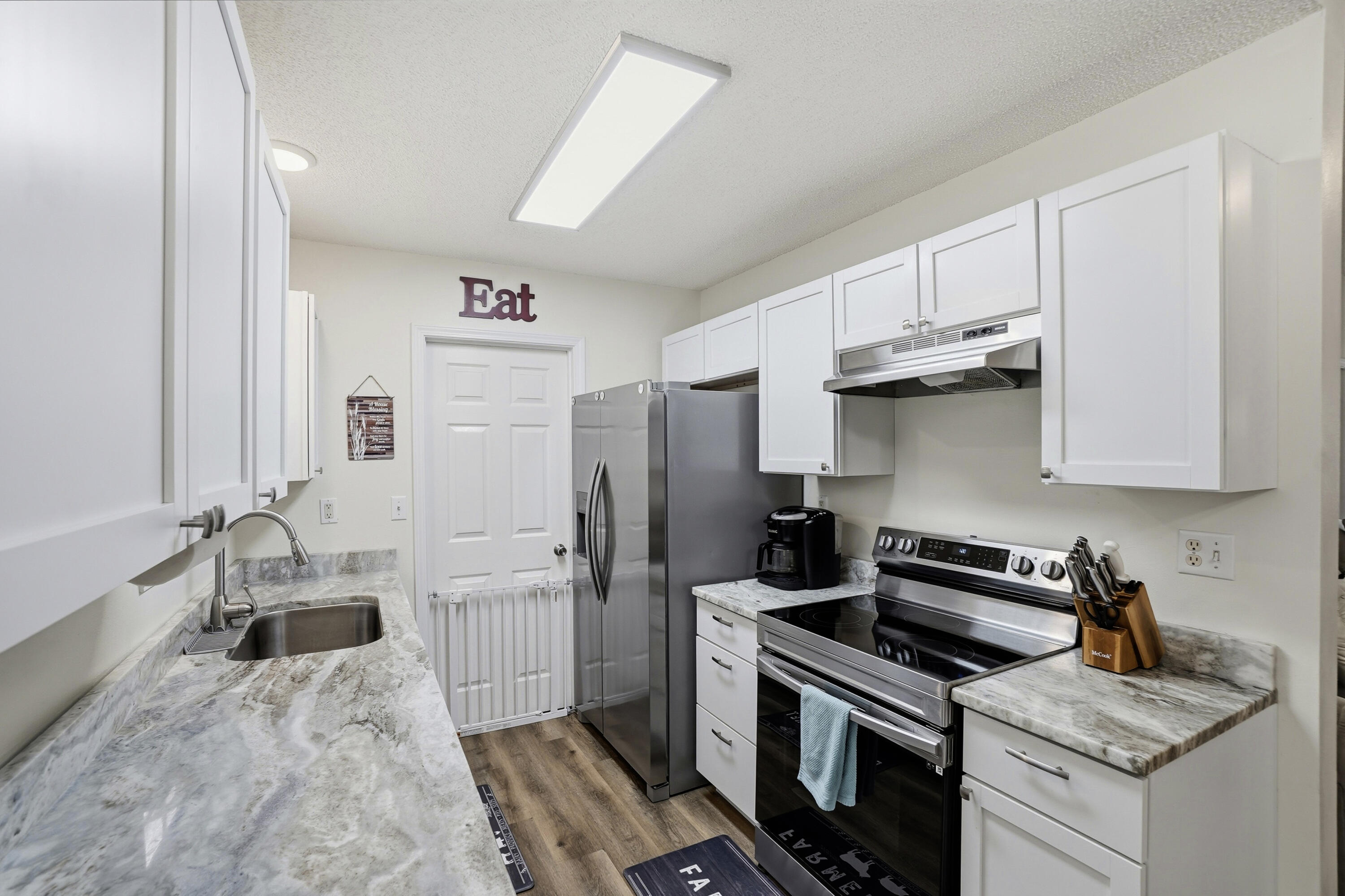 91 Oakridge Way DeFuniak Springs, FL 32433 - Photo 6 of 25 a kitchen with granite countertop a sink stove and refrigerator
