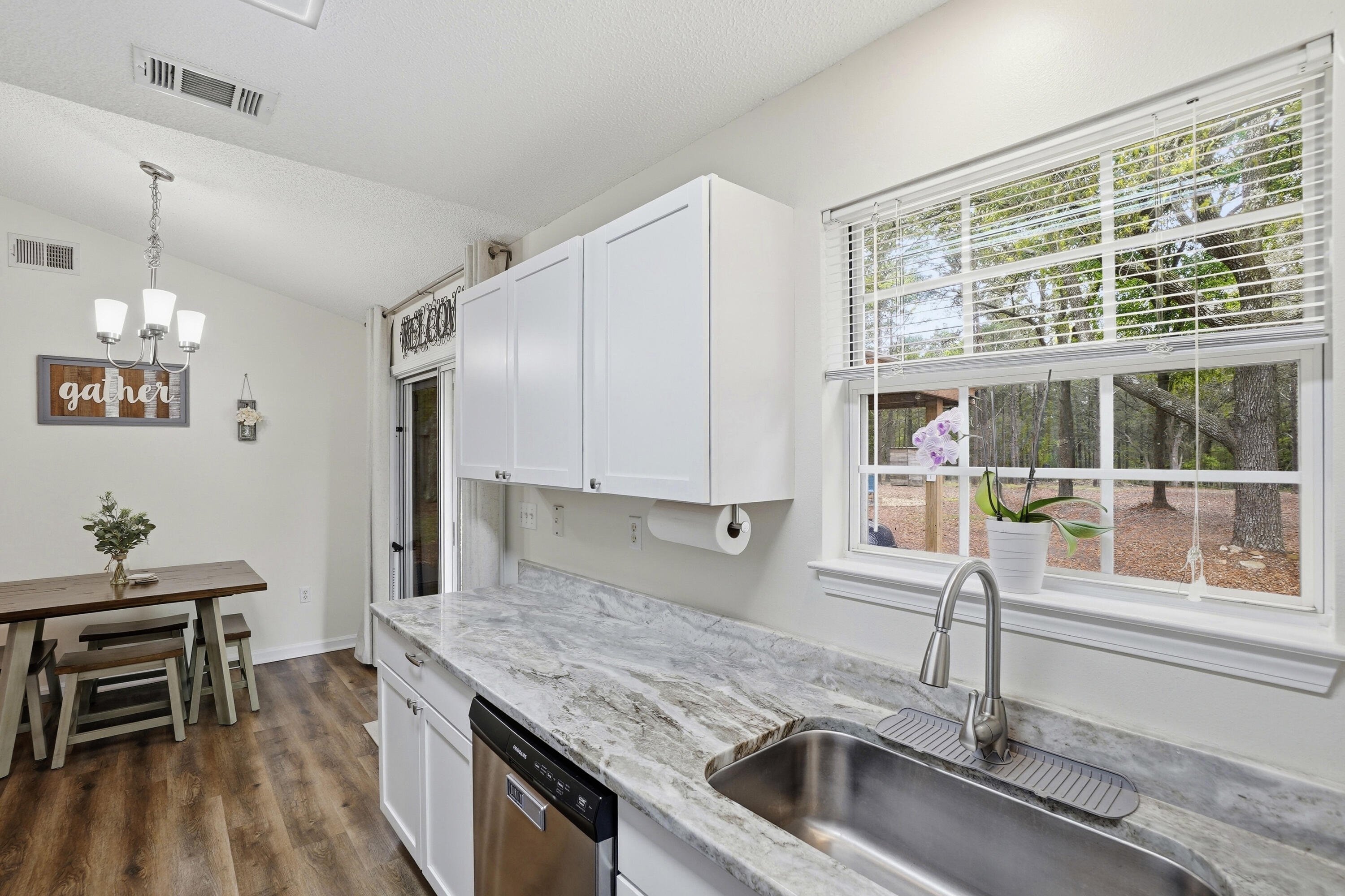 91 Oakridge Way DeFuniak Springs, FL 32433 - Photo 7 of 25 a kitchen that has a sink and a stove in it
