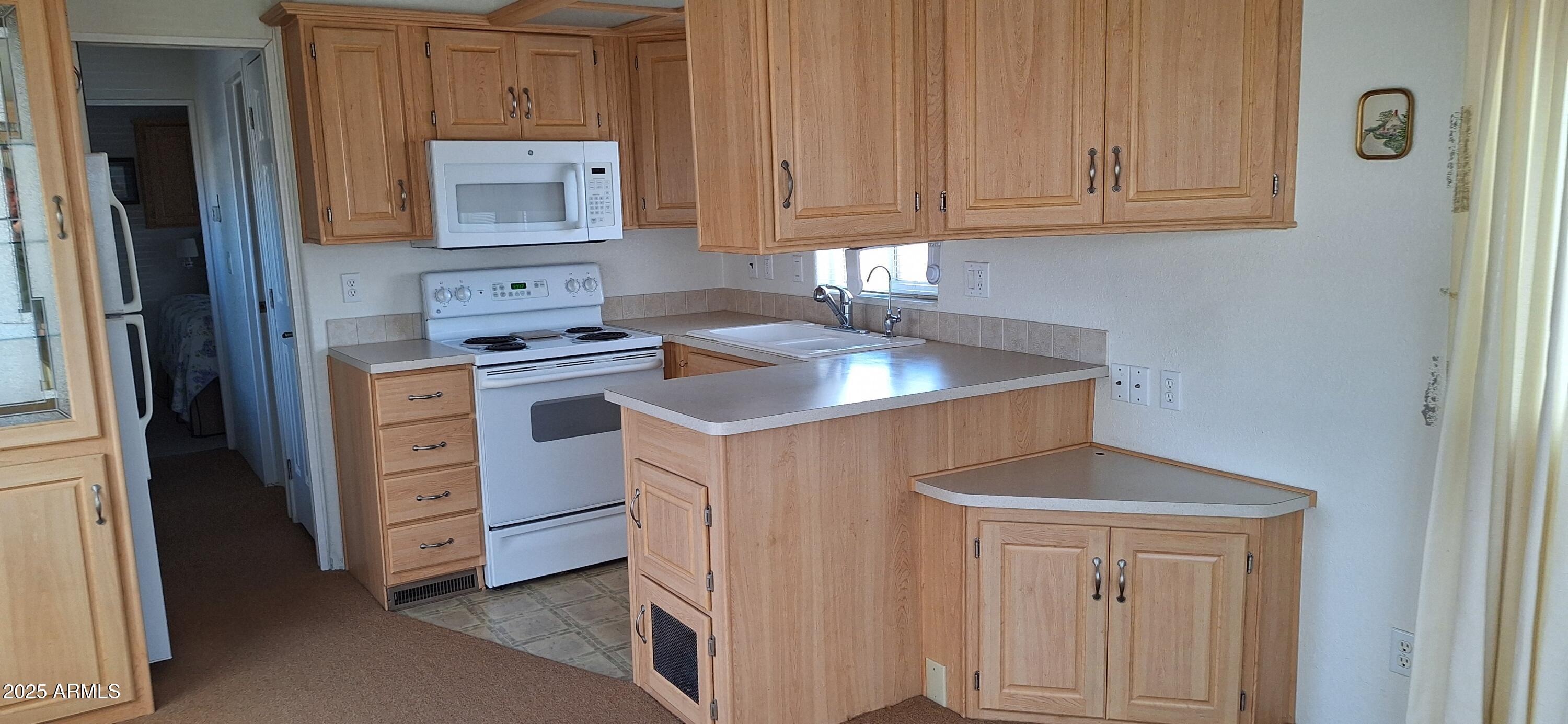 17200 West Bell Road, Unit 1501 Surprise, AZ 85374 - Photo 6 of 8 Kitchen alternate view
