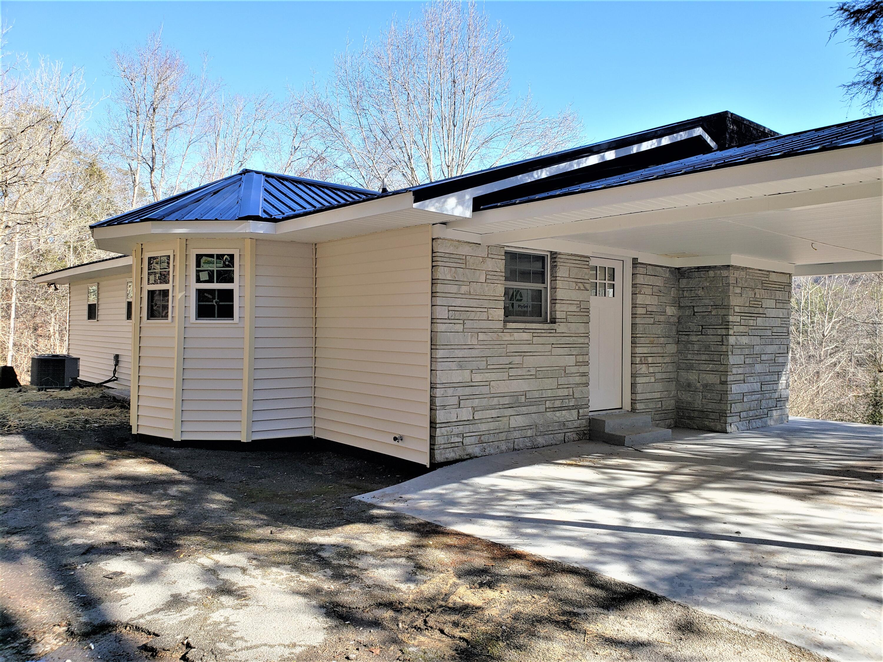 228 Buttry Drive Sneedville, TN 37869 - Photo 3 of 26 21