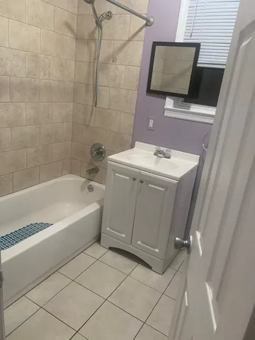 $1,900 | 277 Danforth Avenue, Unit 2, Jersey City, NJ 07305