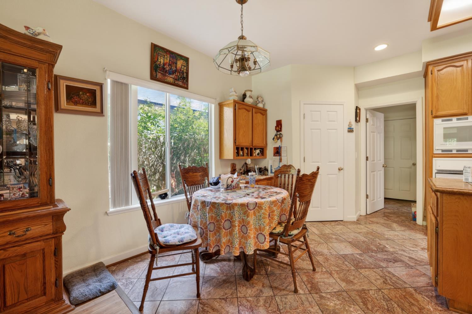 6141 Hall Lane Carmichael, CA 95608 - Photo 11 of 36