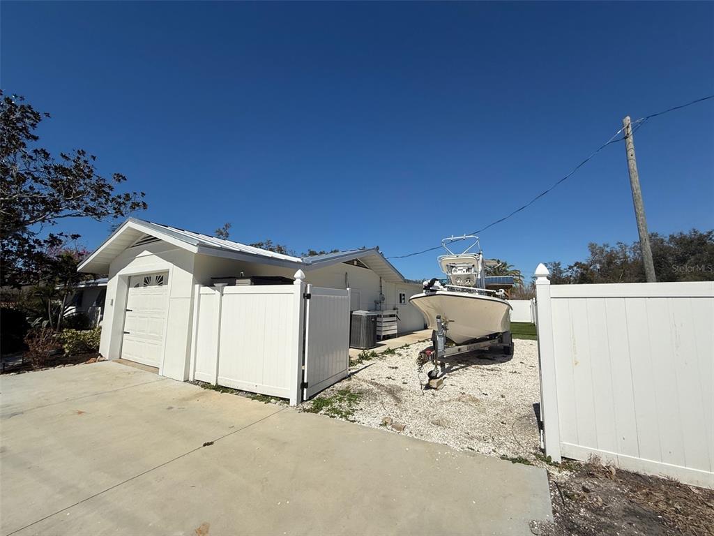 2149 Wason Road Sarasota, FL 34231 - Photo 29 of 32 a view of a house with a snow in the background