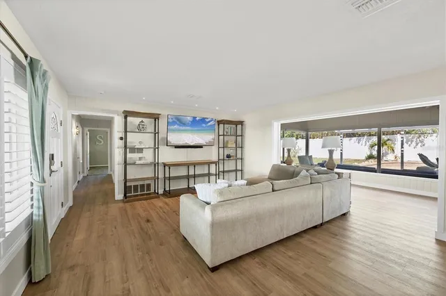 $690,000 | 2149 Wason Road, Sarasota, FL 34231