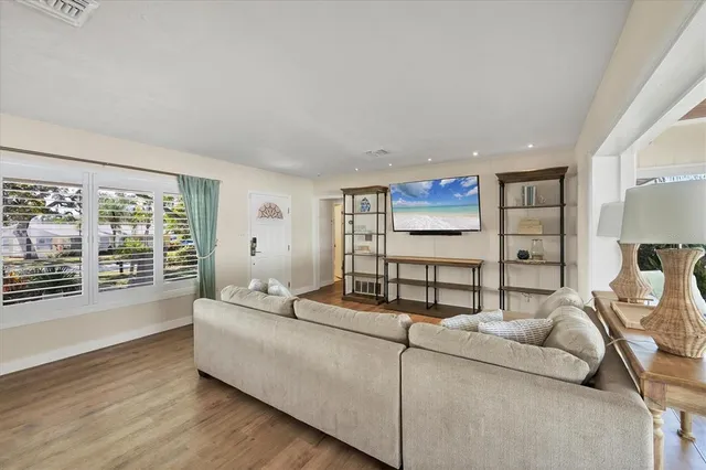 $690,000 | 2149 Wason Road, Sarasota, FL 34231