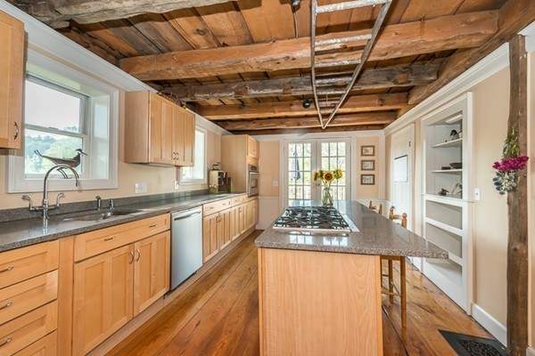 58 South Hampton Road Amesbury, MA 01913 - Photo 11 of 28