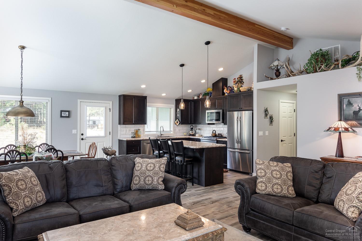 60281 Cheyenne Road Bend, OR 97702 - Photo 8 of 25 Open concept with stainless steel applia