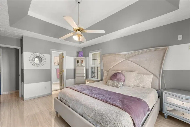 a en suite bathroom with a double vanity sink and a mirror
