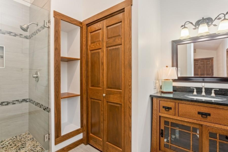 6900 West Youngren Road Three Oaks, MI 49128 - Photo 13 of 45 13_6900EYoungrenRd_13_PrimaryBathroom_Lo