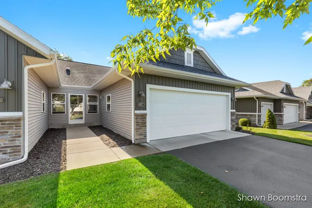 $409,900 | 8105 Amber Crest Drive Southwest, Byron Center, MI 49315