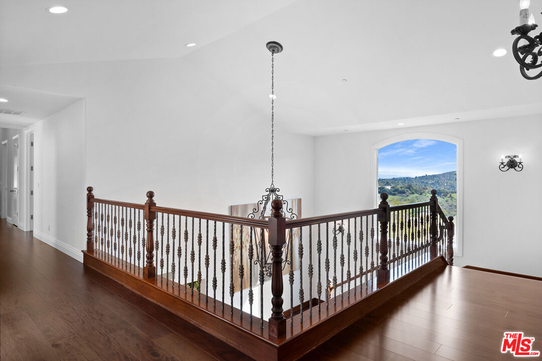 23575 Parksouth Street Calabasas, CA 91302 - Photo 34 of 75