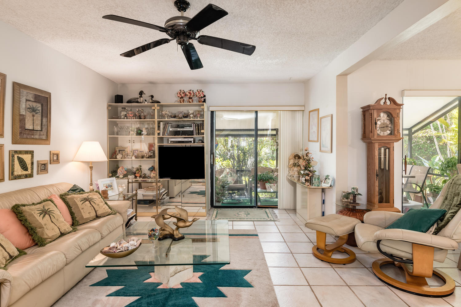 7200 Northwest 2nd Avenue, Unit 97 Boca Raton, FL 33487 - Photo 4 of 26 Must See Property-large-004-15-Living Ro