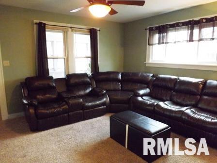2909 Cleveland Street Clinton, IA 52732 - Photo 3 of 13 Gallery Image 3