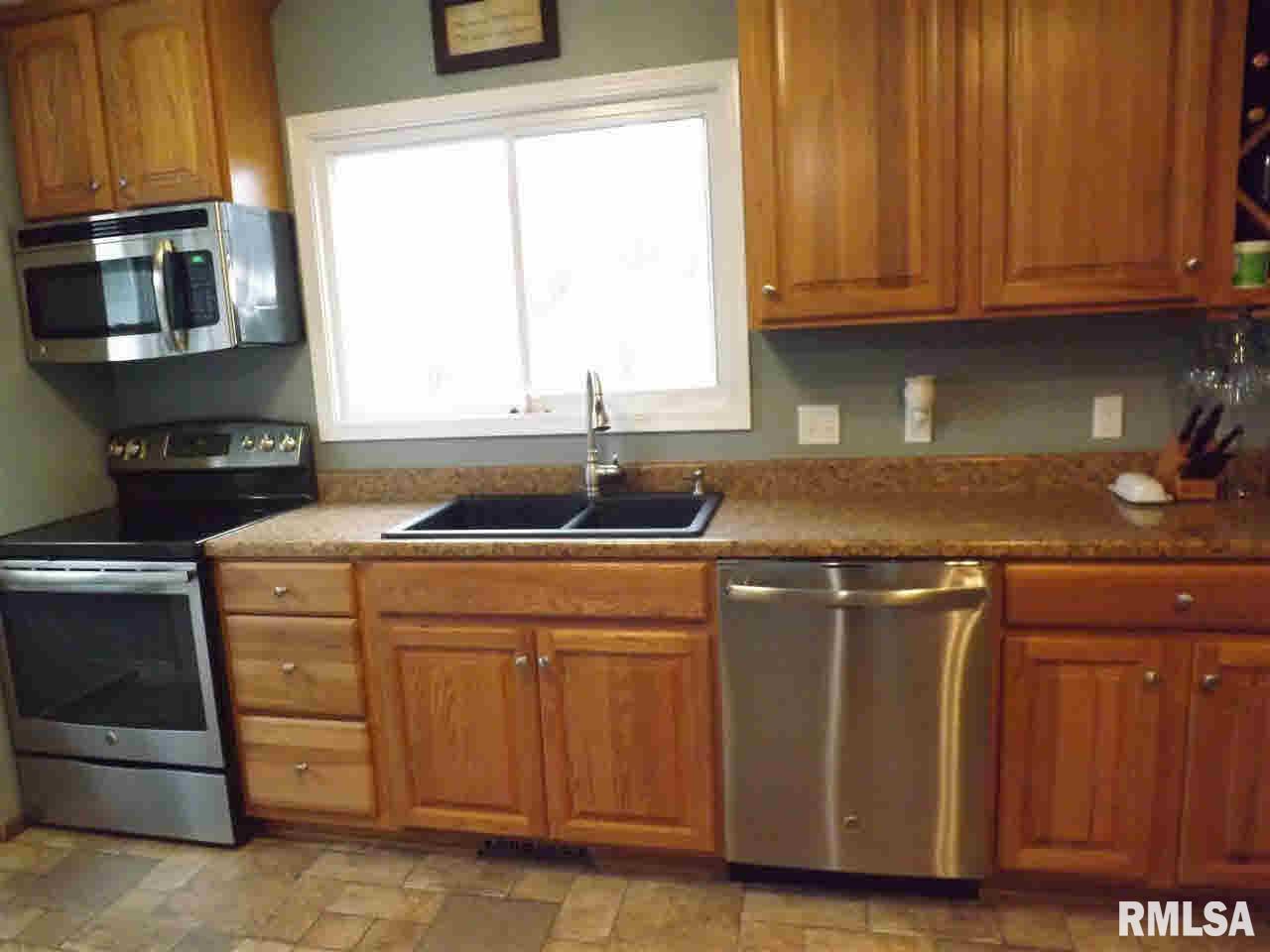 2909 Cleveland Street Clinton, IA 52732 - Photo 5 of 13 Gallery Image 5