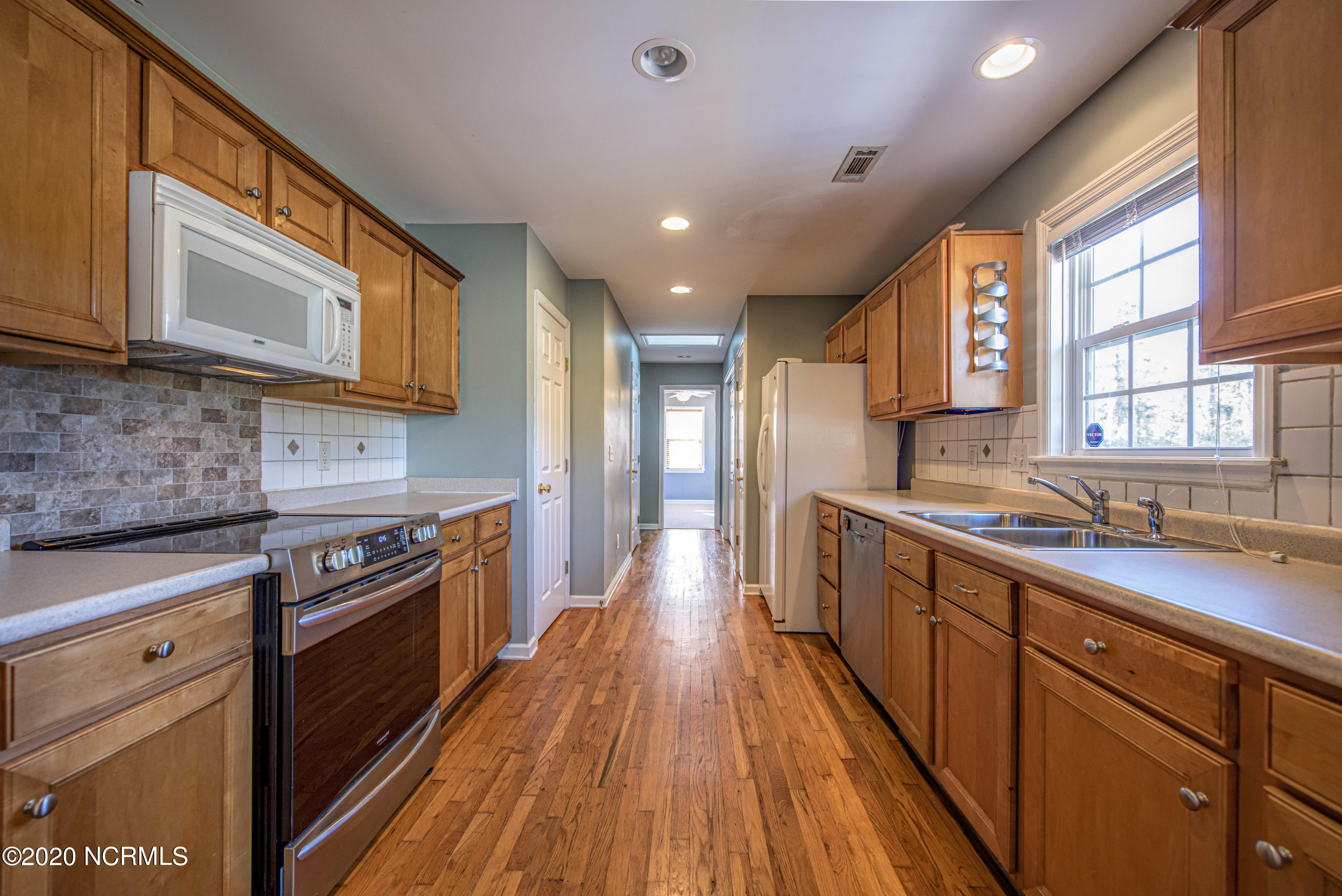 175 Goose Creek Road New Bern, NC 28562 - Photo 3 of 25 Kitchen
