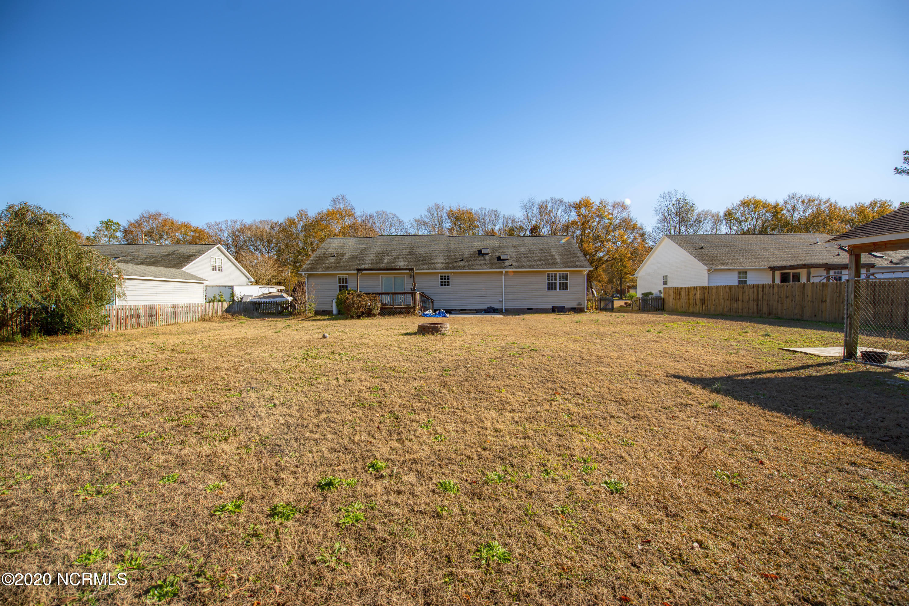 175 Goose Creek Road New Bern, NC 28562 - Photo 4 of 25 Backyard