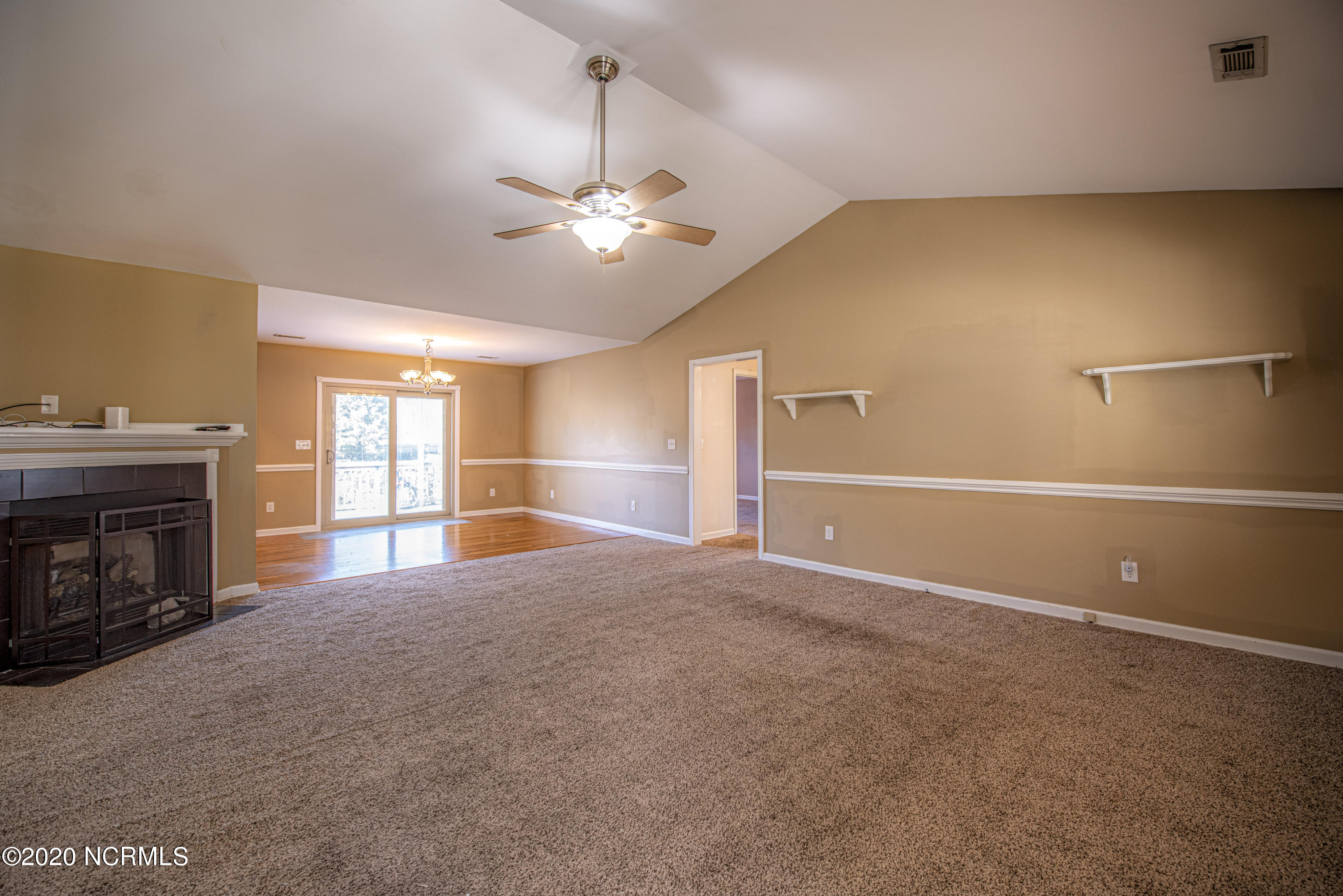 175 Goose Creek Road New Bern, NC 28562 - Photo 7 of 25 Living Room