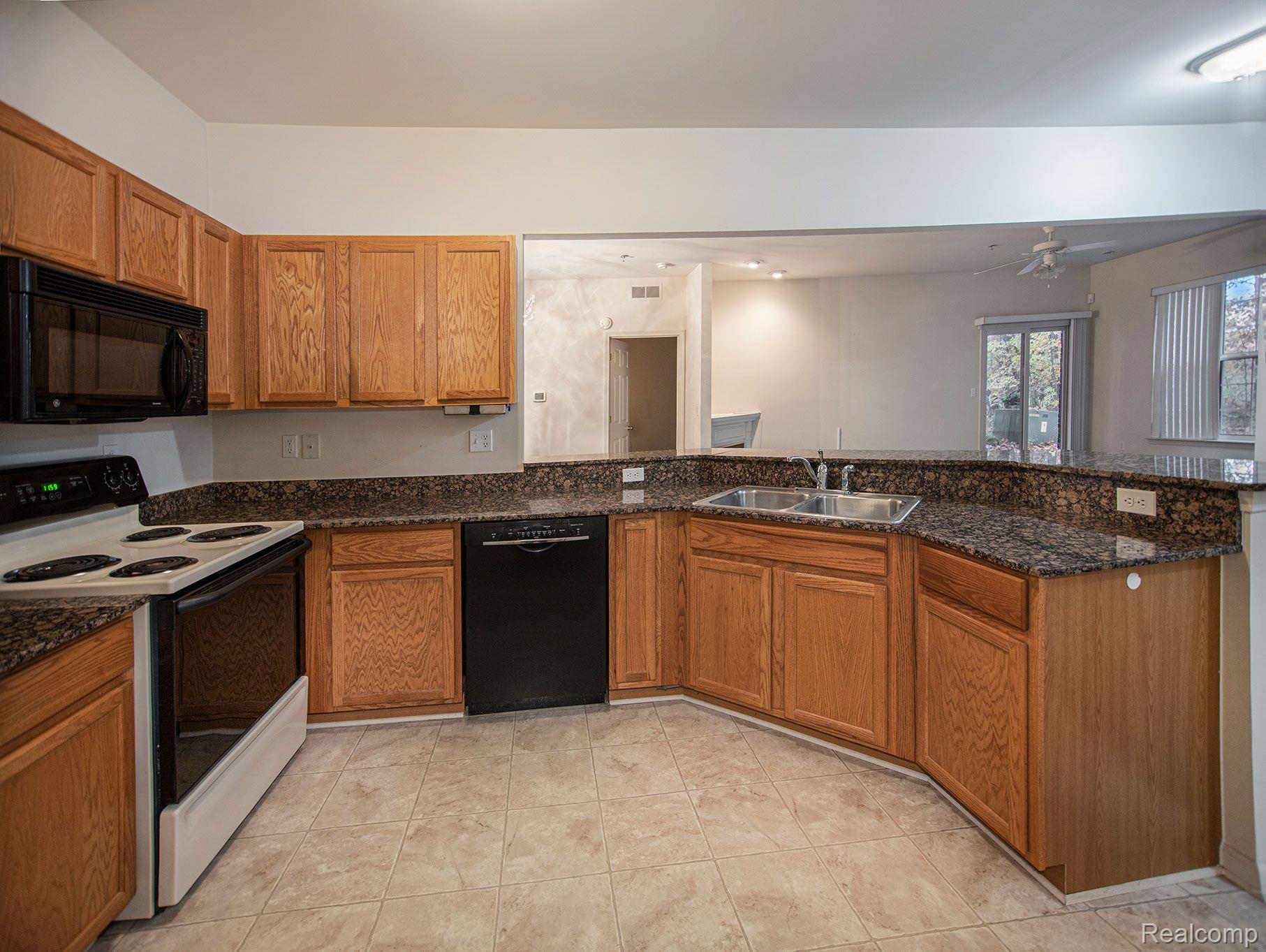 1722 Deepwood Circle Rochester, MI 48307 - Photo 9 of 21 Kitchen