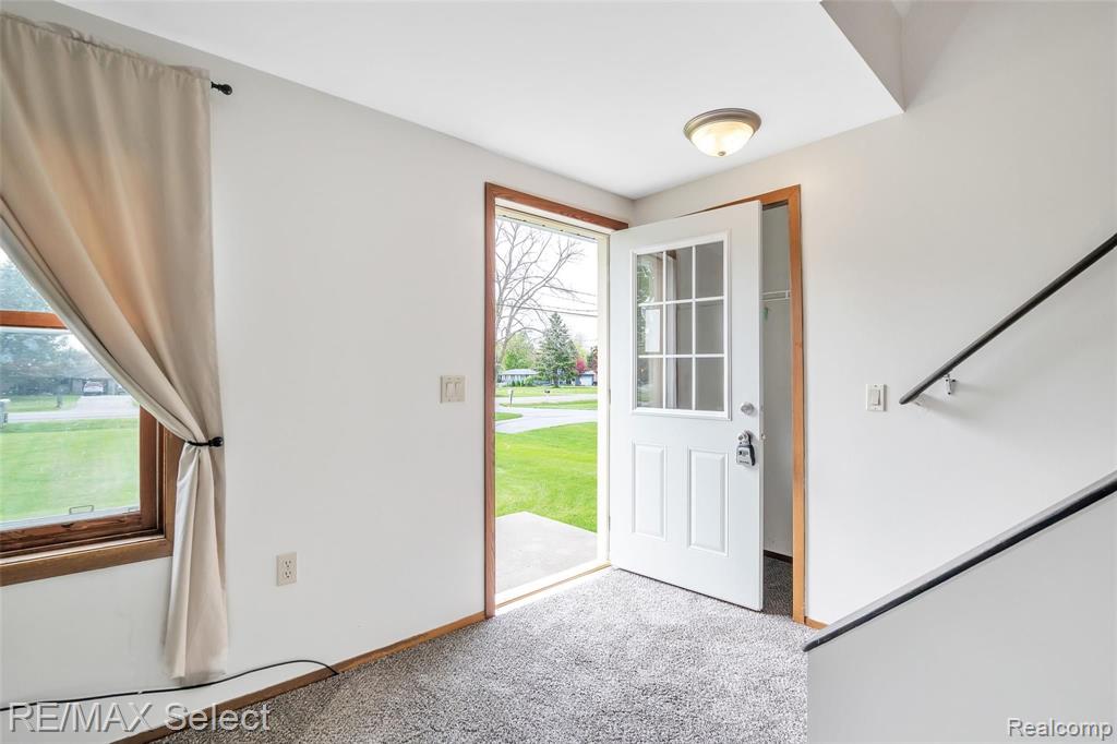 6112 Johnson Road Flushing, MI 48433 - Photo 5 of 39