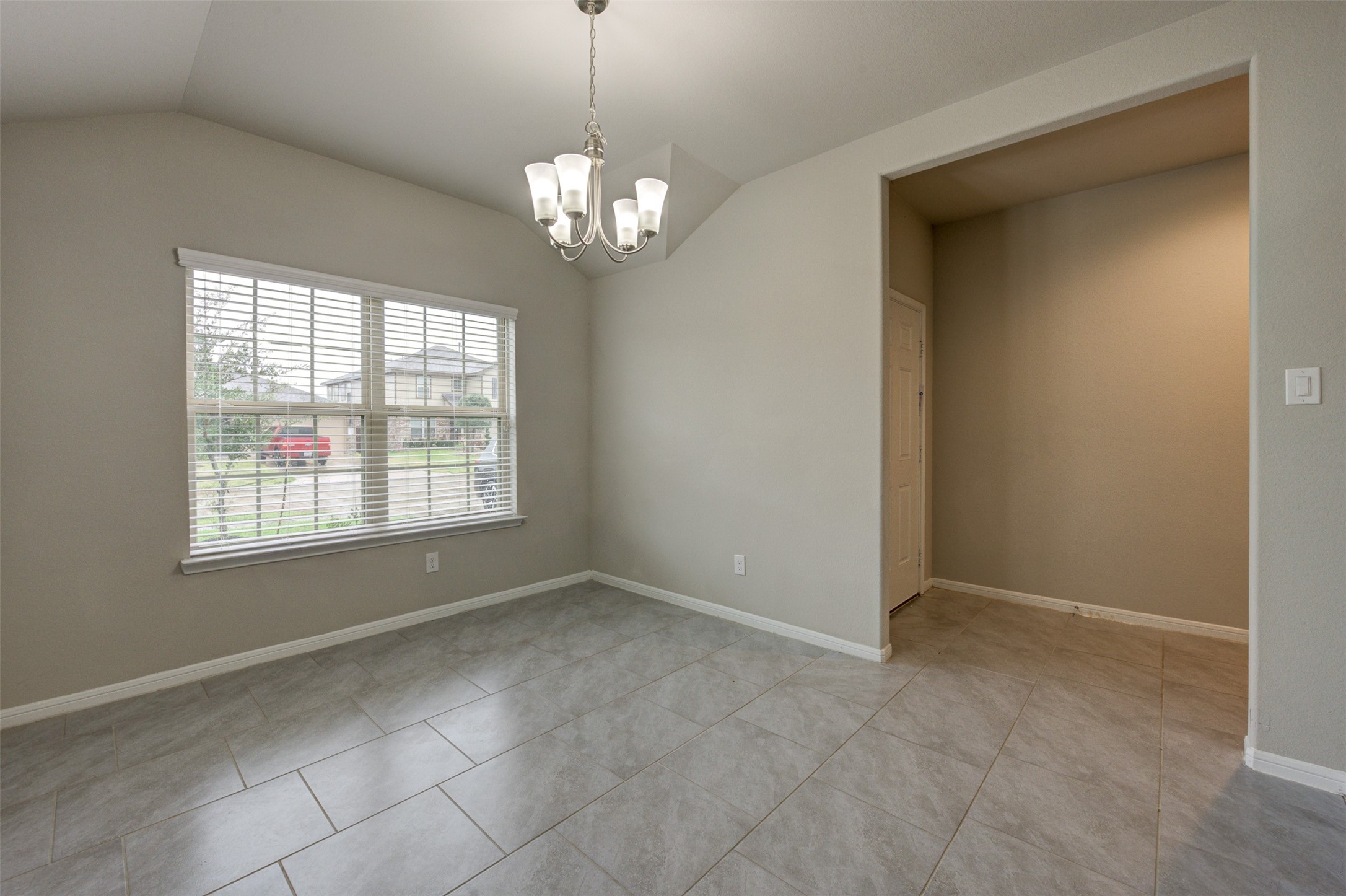 8002 Carillon Way Rosharon, TX 77583 - Photo 3 of 20