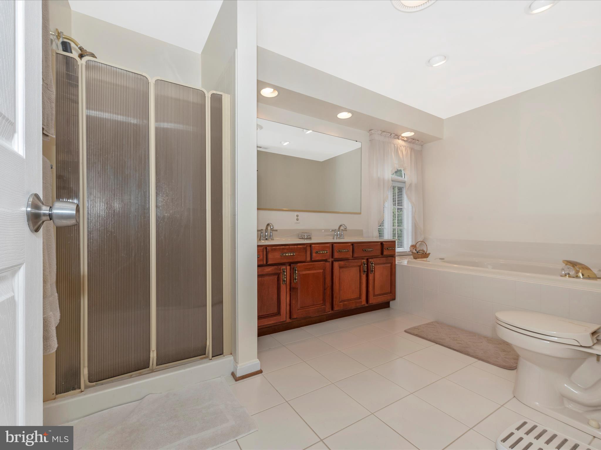 5925 Cabbage Spring Road Mount Airy, MD 21771 - Photo 35 of 66 Primary Bathroom