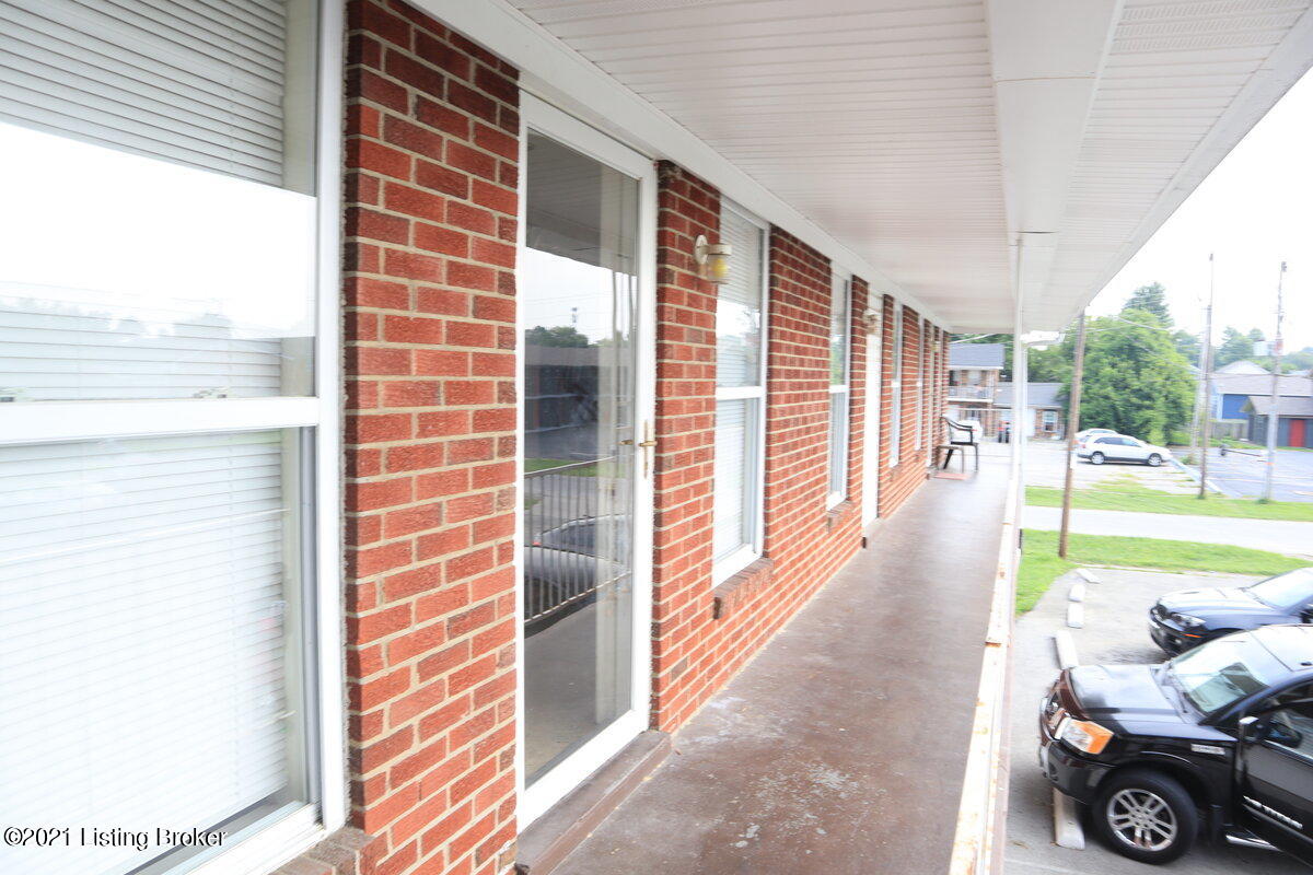 3404 Shagbark Road Louisville, KY 40216 - Photo 2 of 15 07B3EEC9-6BAE-4984-B88D-2F299EB010DA
