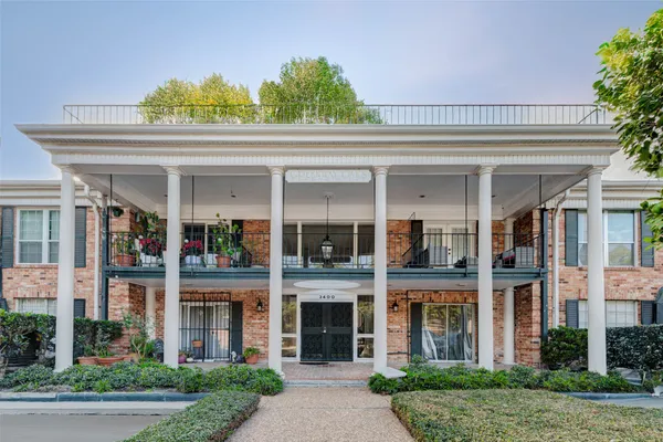 front view of house with a yard