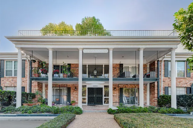 front view of house with a yard