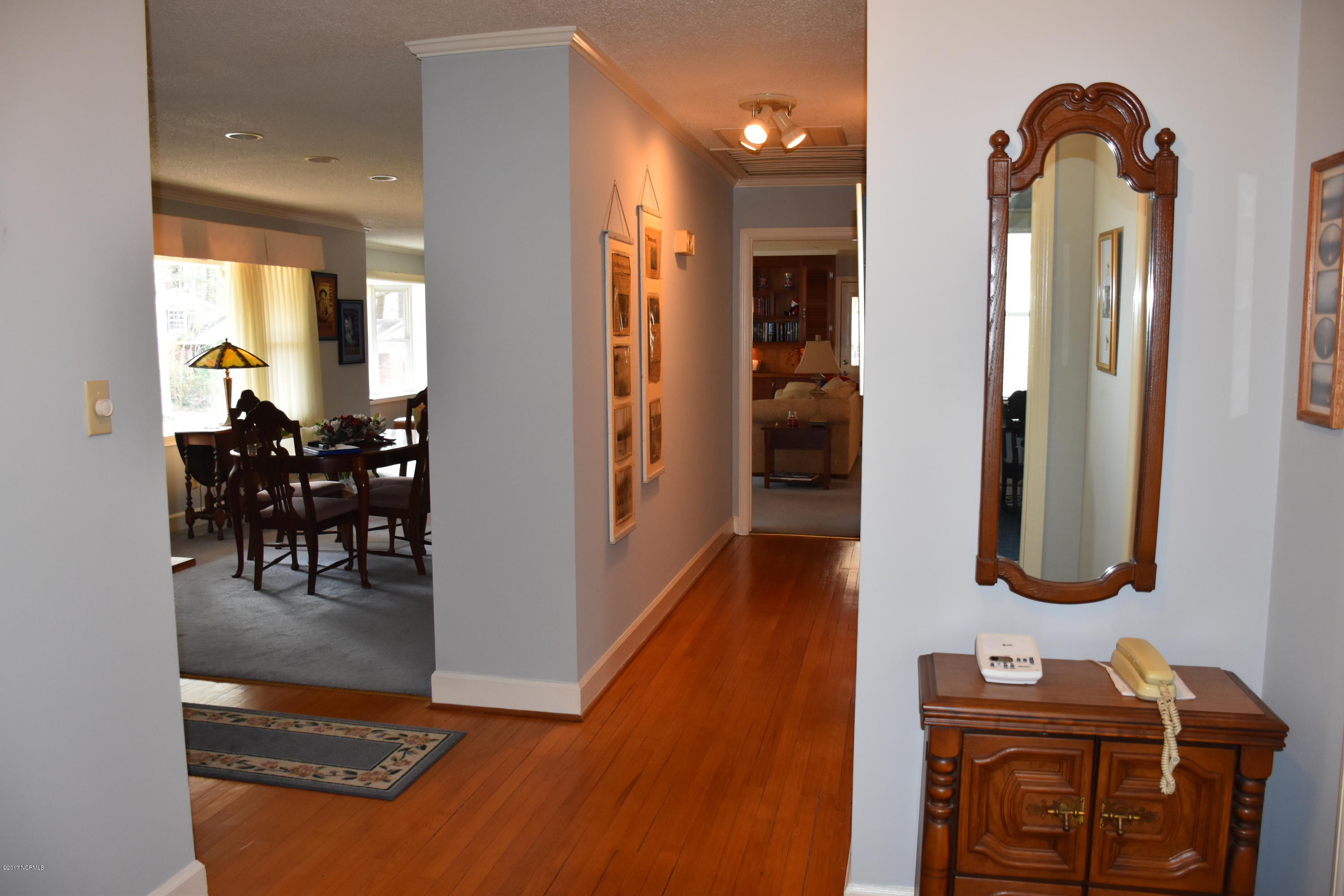 109 Ridgewood Circle Washington, NC 27889 - Photo 22 of 49 Entry/Hallway