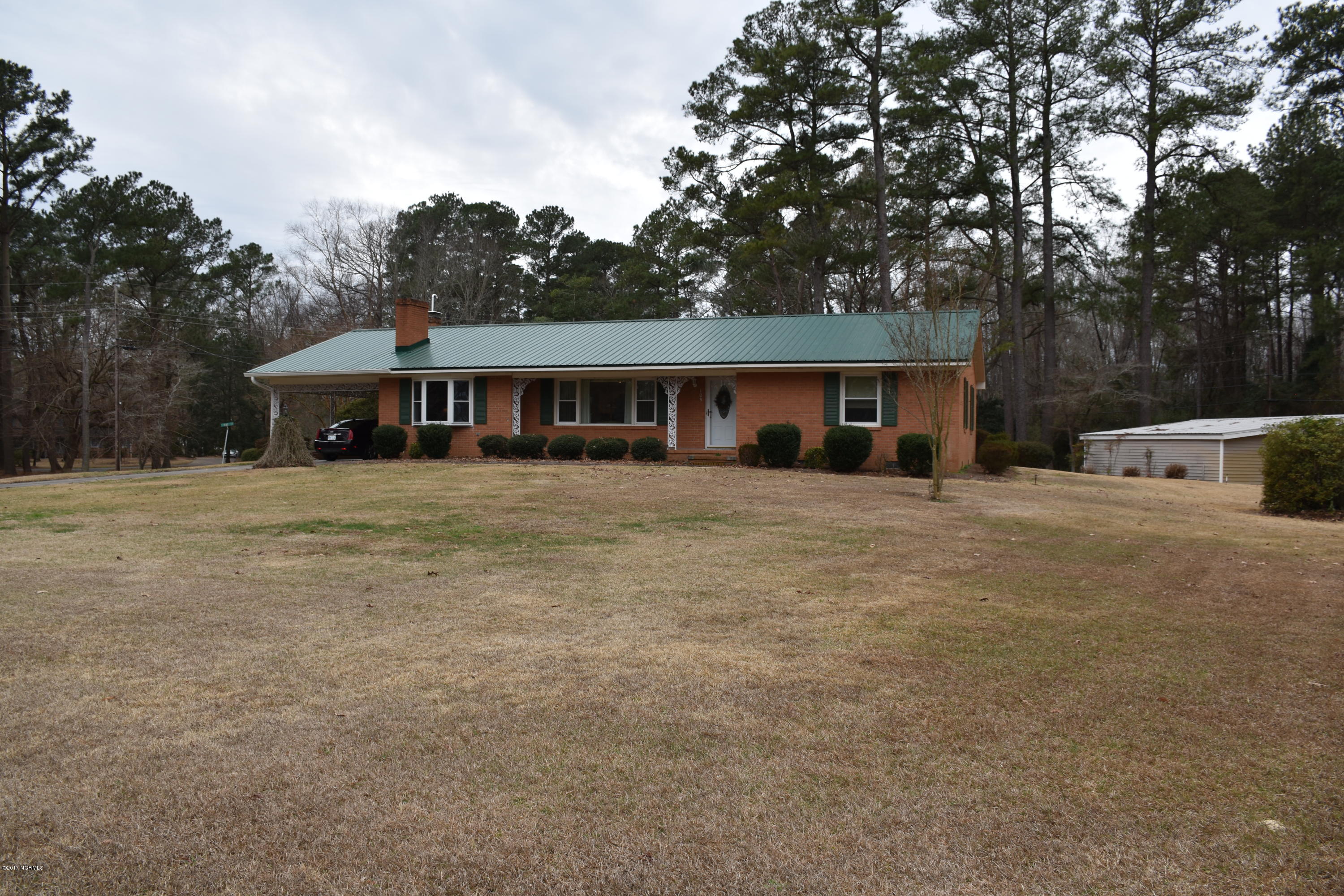 109 Ridgewood Circle Washington, NC 27889 - Photo 3 of 49 Front of Home