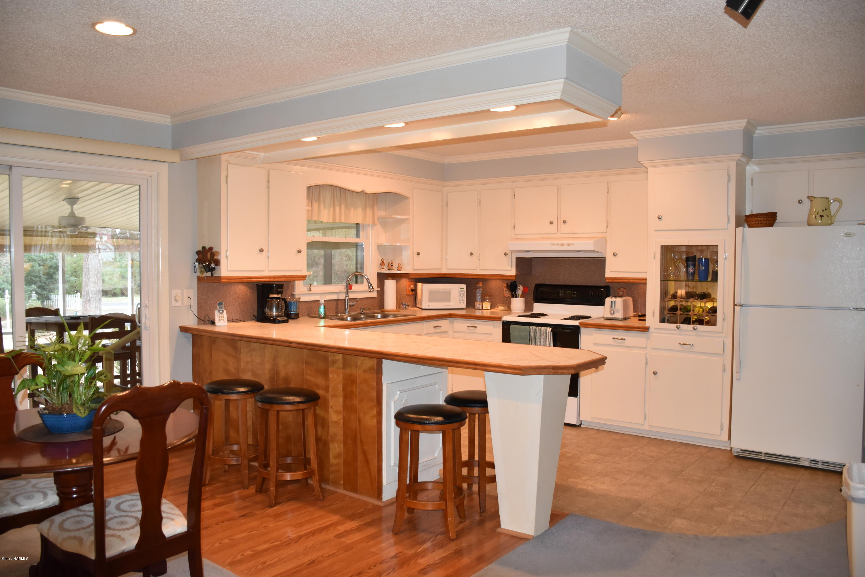 109 Ridgewood Circle Washington, NC 27889 - Photo 33 of 49 Lots of eating area