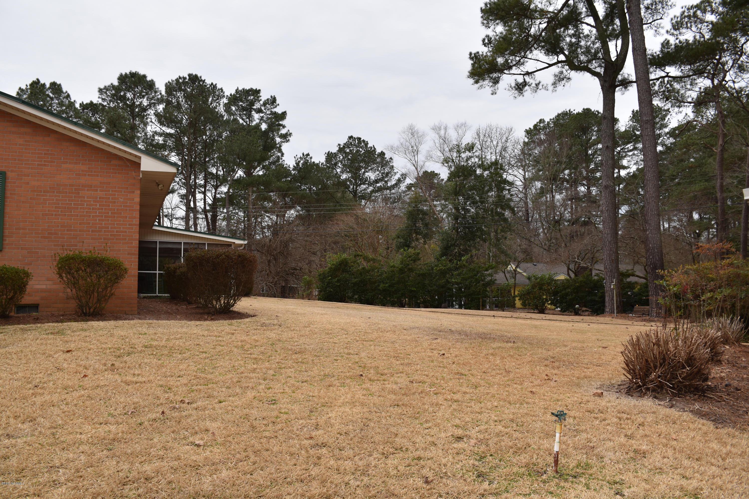 109 Ridgewood Circle Washington, NC 27889 - Photo 6 of 49 Side View