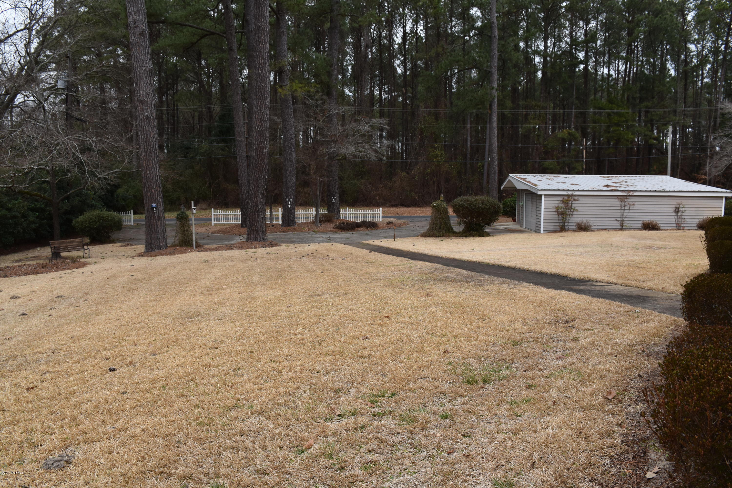 109 Ridgewood Circle Washington, NC 27889 - Photo 7 of 49 Large & spacious back yard