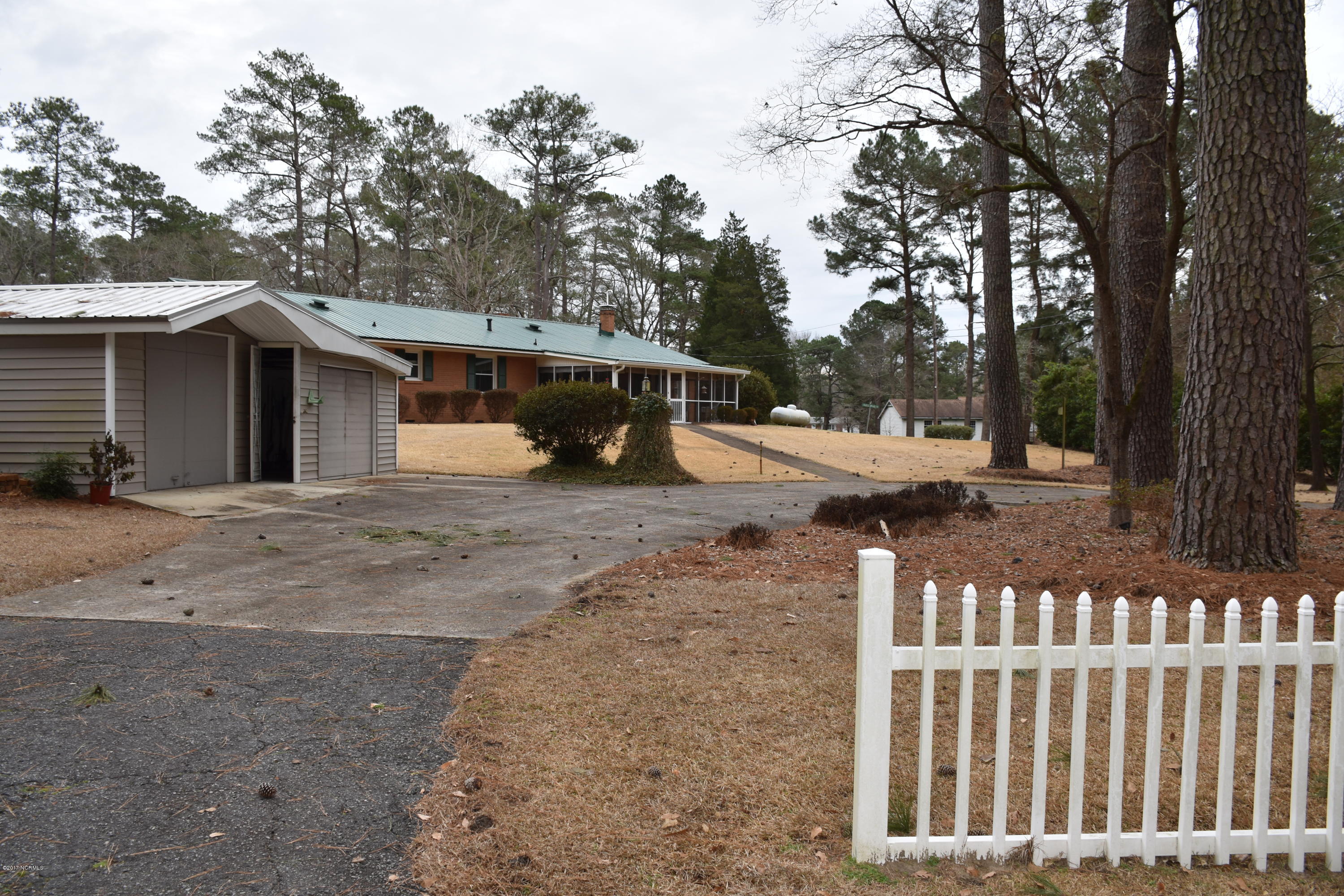 109 Ridgewood Circle Washington, NC 27889 - Photo 9 of 49 Back of house