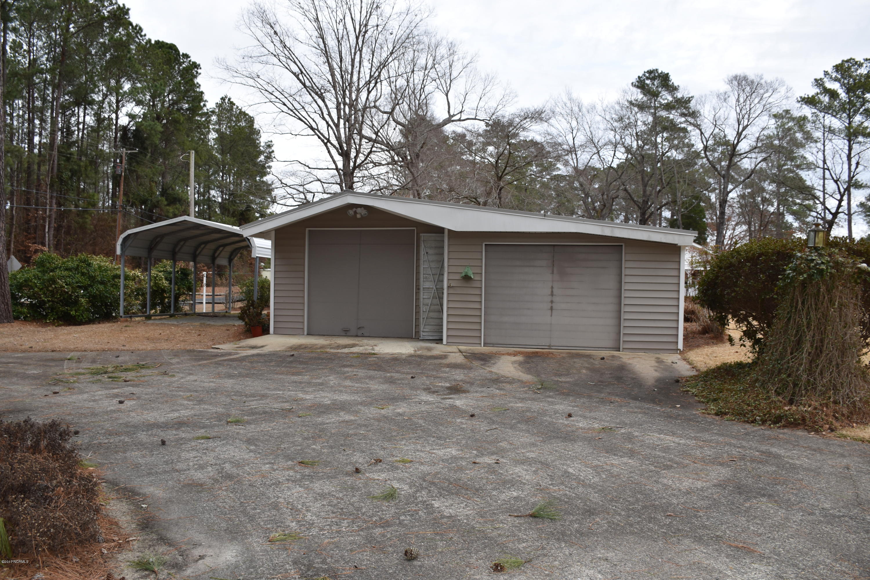 109 Ridgewood Circle Washington, NC 27889 - Photo 10 of 49 Detached Garage and Carport