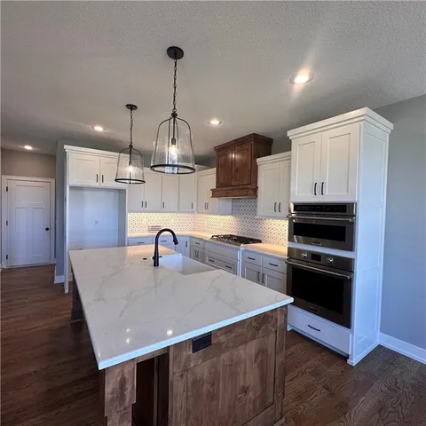 $600,000 | 2316 Larkspur Lane, Kearney, MO 64060