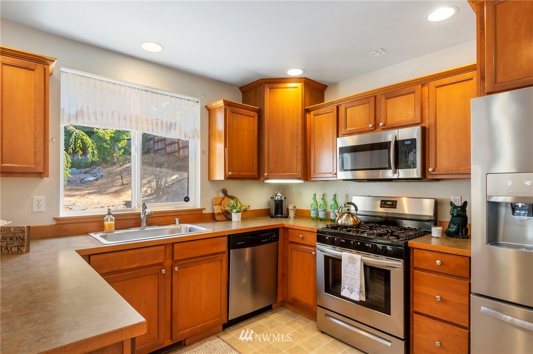 4206 Kelly Road Bremerton, WA 98312 - Photo 10 of 33 Gallery Image 10