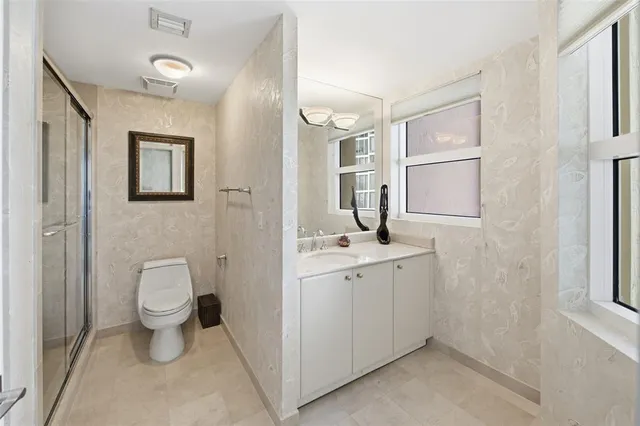 $1,599,000 | 2110 North Ocean Boulevard, Unit 9D, Fort Lauderdale, FL 33305