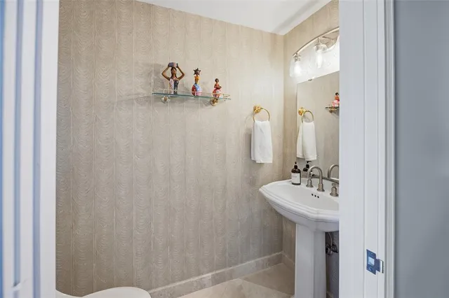 $1,599,000 | 2110 North Ocean Boulevard, Unit 9D, Fort Lauderdale, FL 33305