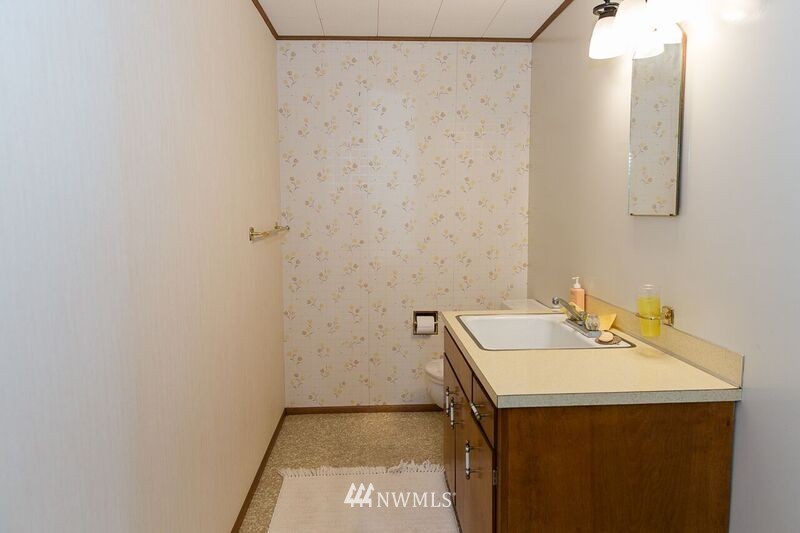 694 13th Way Southwest Edmonds, WA 98020 - Photo 11 of 25 Gallery Image 11