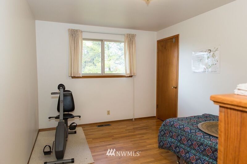 694 13th Way Southwest Edmonds, WA 98020 - Photo 13 of 25 Gallery Image 13