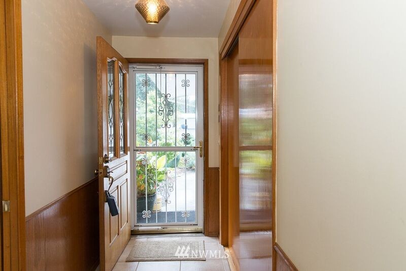 694 13th Way Southwest Edmonds, WA 98020 - Photo 7 of 25 Gallery Image 7