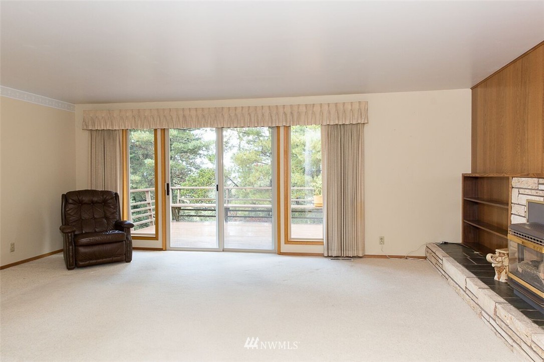 694 13th Way Southwest Edmonds, WA 98020 - Photo 10 of 25 Gallery Image 10
