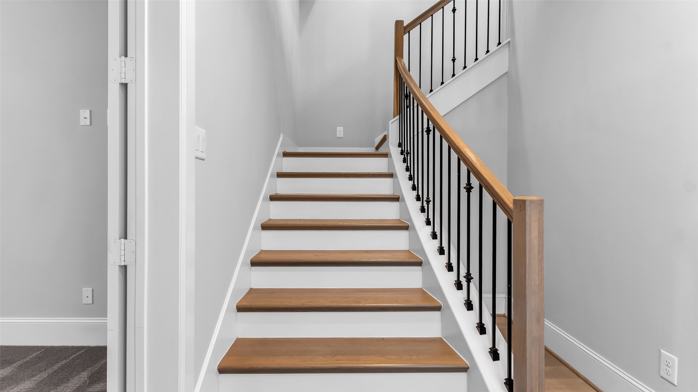 5429 Larkin Street Houston, TX 77007 - Photo 13 of 47 a view of entryway