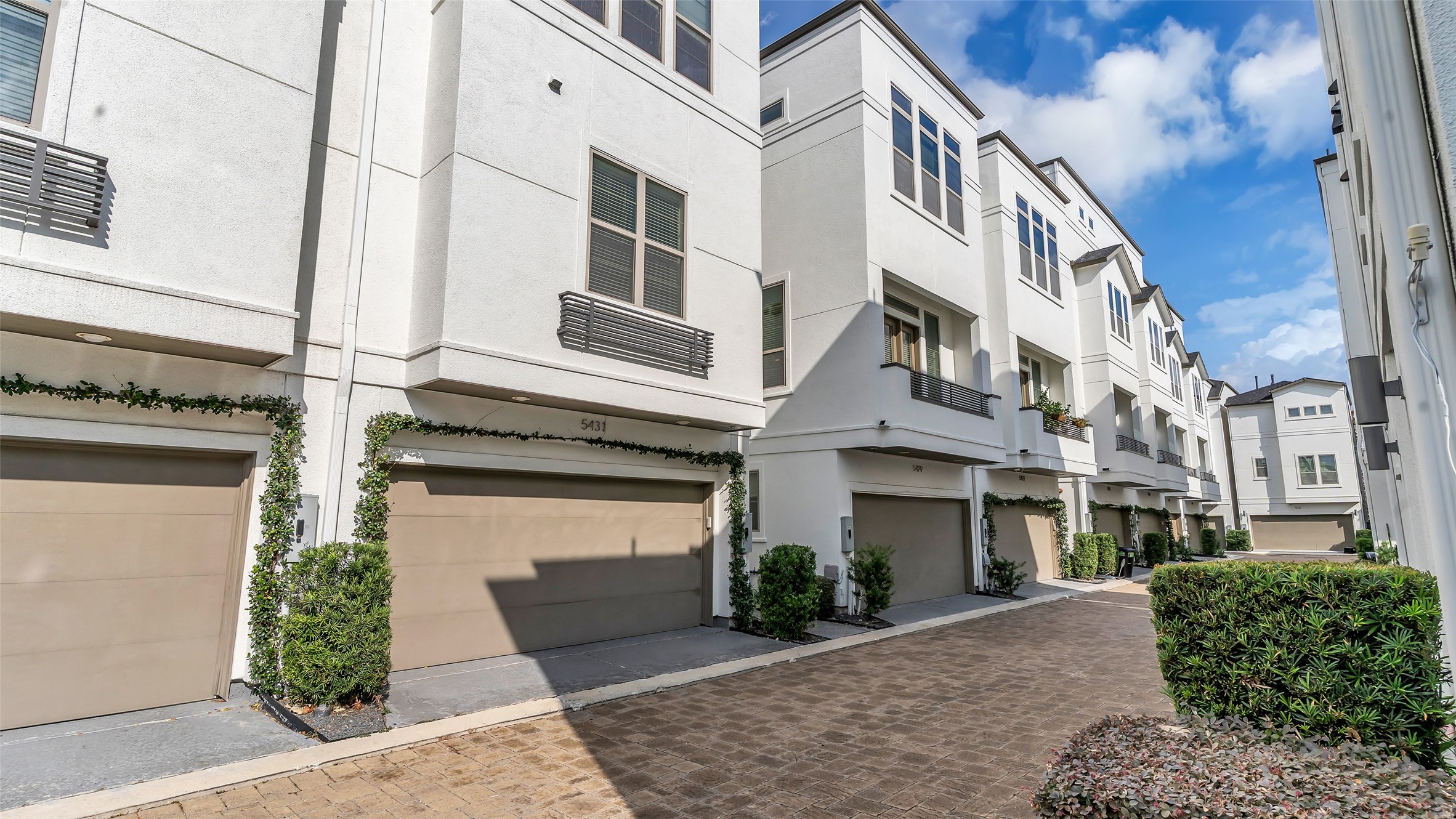 5429 Larkin Street Houston, TX 77007 - Photo 2 of 47 a view of a building with a yard