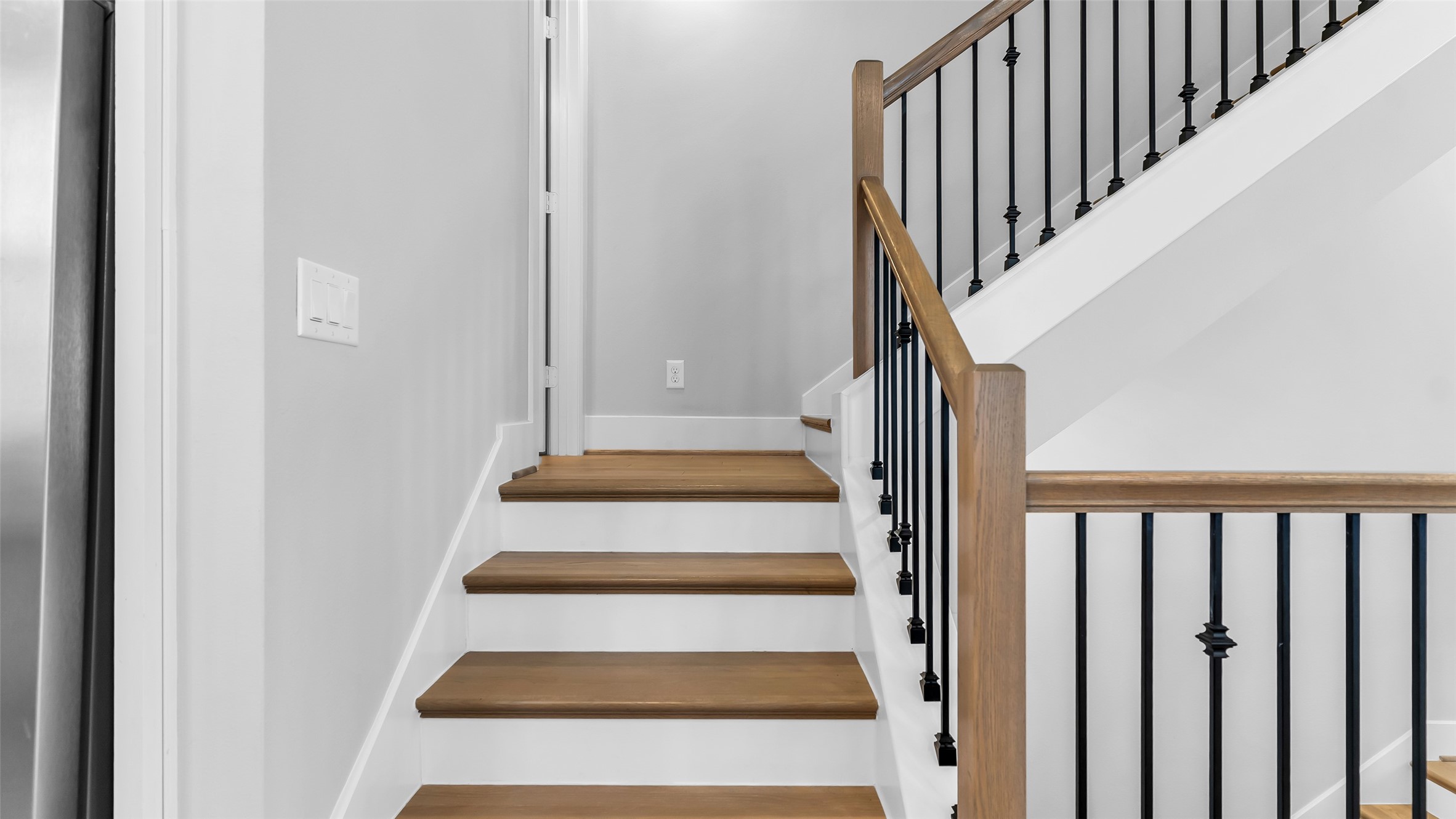 5429 Larkin Street Houston, TX 77007 - Photo 23 of 47 a view of entryway